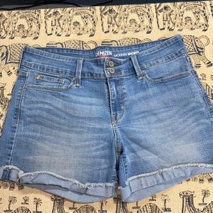 Denizen from Levi’s shorts size 28